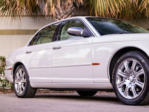 Used 2004 Jaguar XJ8 image 3