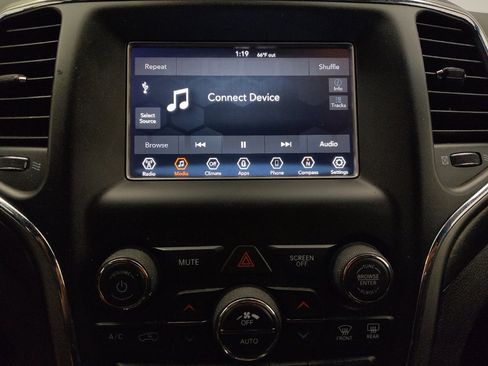 Used 2018 Jeep Grand Cherokee Laredo AWD/4WD image 25