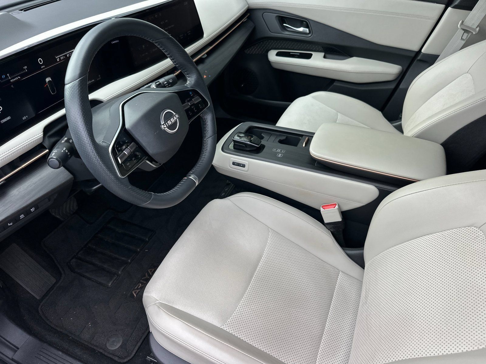Used 2023 Nissan Ariya FWD image 9