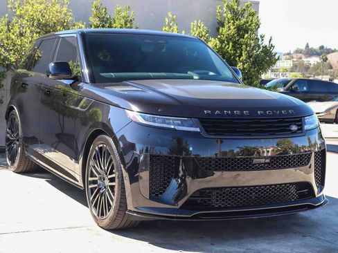 Used 2024 Land Rover Range Rover Sport AWD/4WD image 3