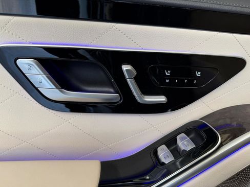 Used 2022 Mercedes-Benz S 580 4MATIC Sedan w/ AMG Line Package image 22