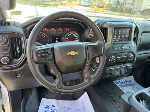 Used 2023 Chevrolet Silverado 1500 Custom image 24