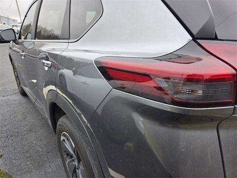 Used 2025 Nissan Rogue SV image 5