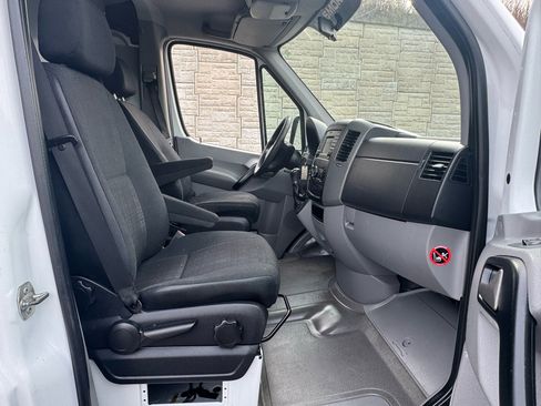 Used 2014 Mercedes-Benz Sprinter 2500 image 26