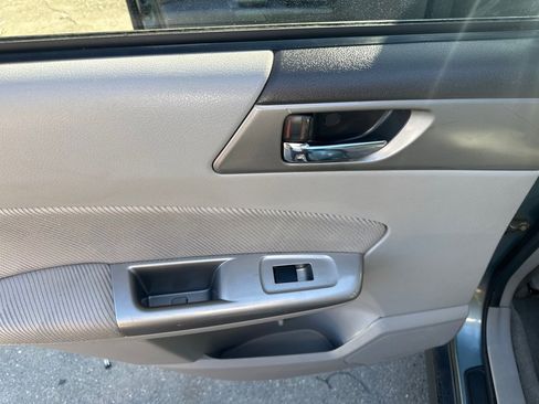 Used 2010 Subaru Forester 2.5X Premium image 13