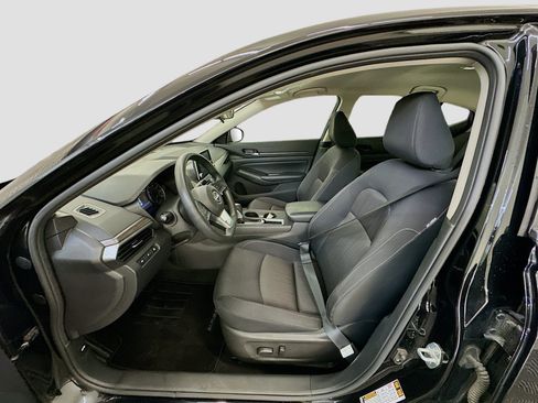 Used 2025 Nissan Altima 2.5 SV FWD image 13