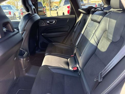 Used 2018 Volvo XC60 T8 R-Design w/ Convenience Package image 11
