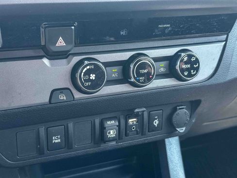 Used 2018 Toyota Tacoma TRD Off-Road RWD image 30