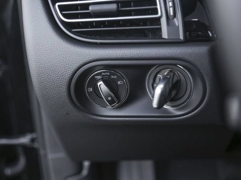Certified 2026 Porsche Macan AWD/4WD image 20