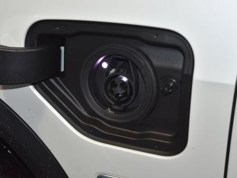 New 2026 BMW X5 xDrive50e w/ Executive Package image 25