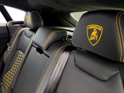 Used 2022 Lamborghini Urus AWD with Carbon Fiber Packages image 35