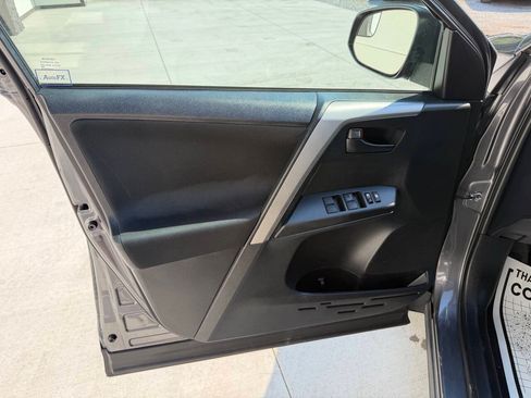 Used 2016 Toyota RAV4 LE FWD image 10