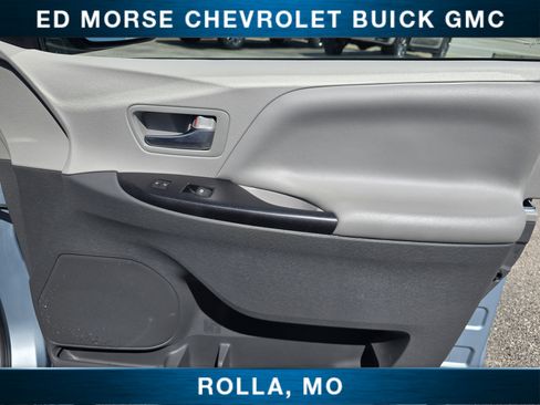 Used 2017 Toyota Sienna LE FWD image 21