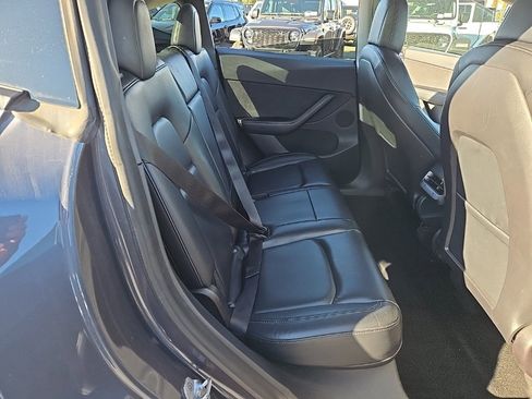 Used 2021 Tesla Model Y Long Range image 18