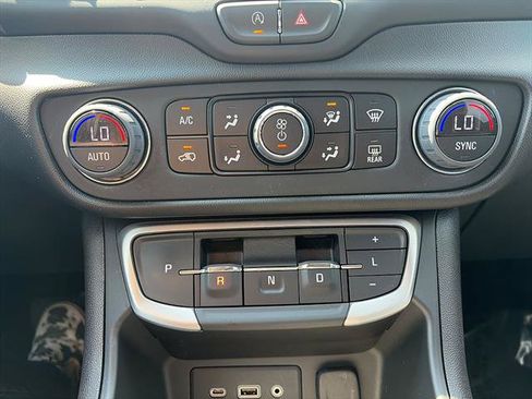 Used 2024 GMC Terrain SLE w/ Driver Convenience Package AWD/4WD image 17