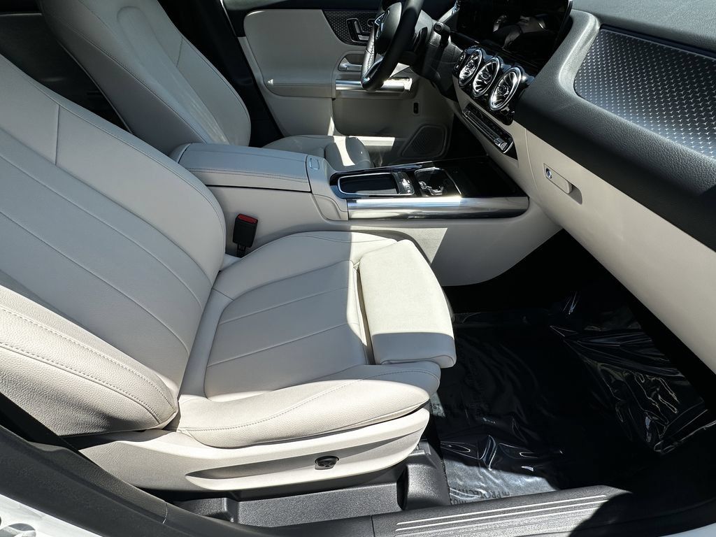 Certified 2025 Mercedes-Benz GLA 250 4MATIC image 15