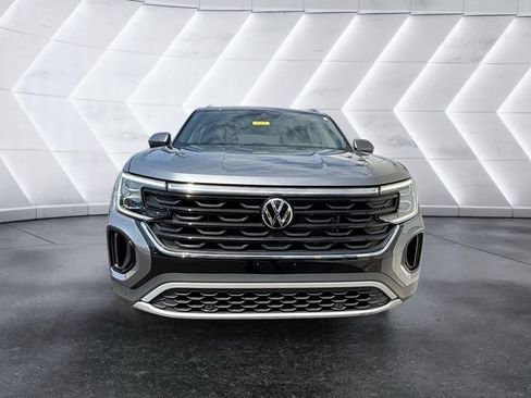 Used 2024 Volkswagen Atlas Cross Sport SE AWD/4WD image 2