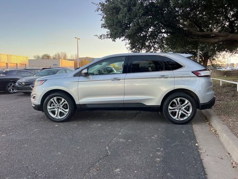 Used 2017 Ford Edge Titanium image 4