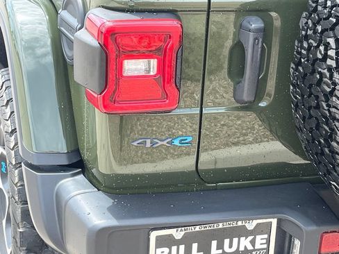 Used 2023 Jeep Wrangler Unlimited Rubicon 4xe w/ Cold Weather Group AWD/4WD image 6