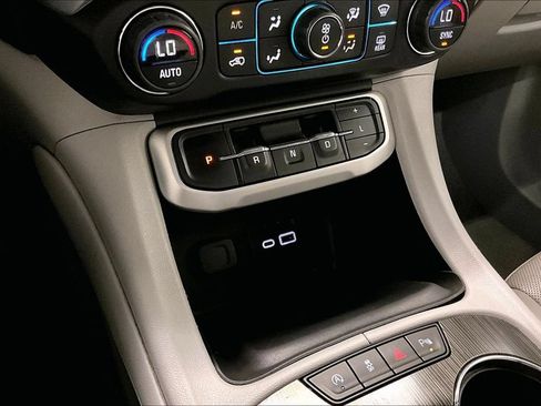Used 2023 GMC Acadia SLT AWD/4WD image 16