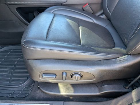 Used 2023 GMC Acadia SLT image 12