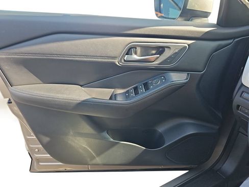 Used 2024 Nissan Rogue Platinum w/ Platinum Premium Package FWD image 26