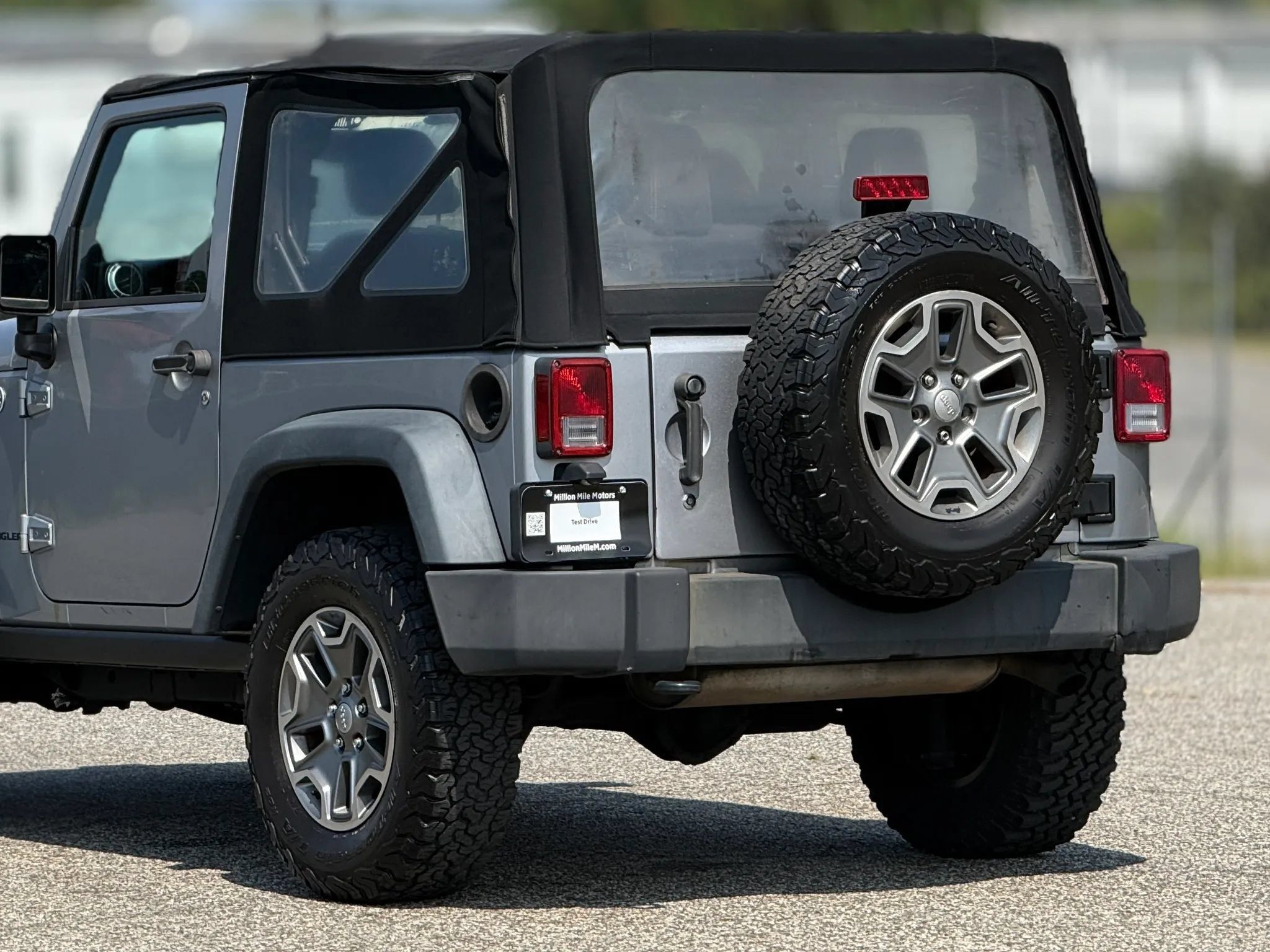 Used 2014 Jeep Wrangler Rubicon w/ Power Convenience Group AWD/4WD image 16
