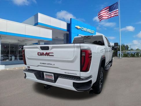 Used 2024 GMC Sierra 3500 Denali w/ Denali Reserve Package AWD/4WD image 3