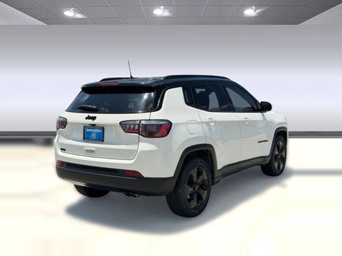 Used 2018 Jeep Compass Latitude FWD image 9