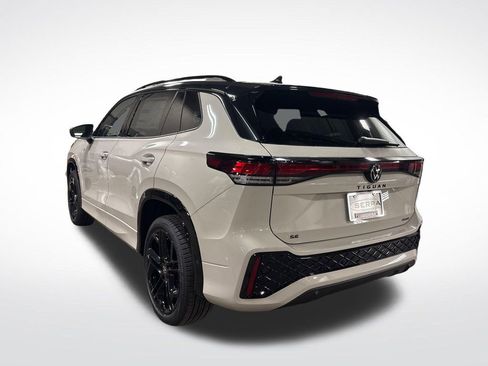 New 2026 Volkswagen Tiguan SE R-Line AWD/4WD image 3
