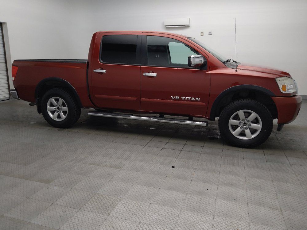 Used 2015 Nissan Titan SV RWD image 11