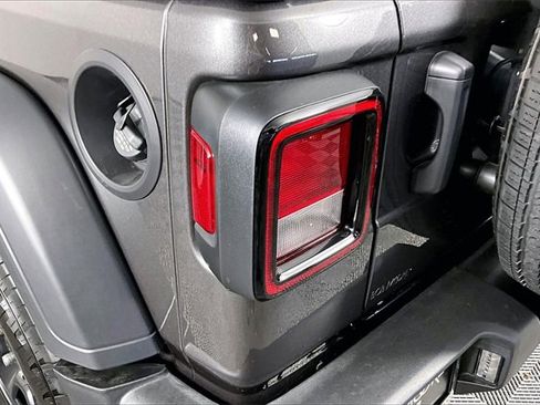 Used 2025 Jeep Wrangler Sport image 23