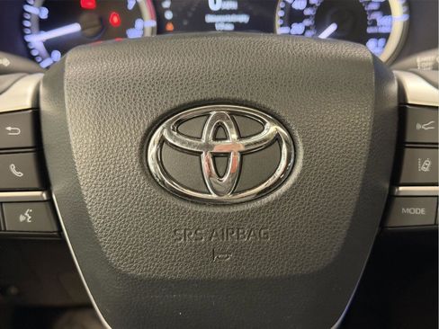 Used 2023 Toyota Highlander XLE AWD/4WD image 11
