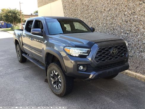 Used 2021 Toyota Tacoma TRD Off-Road w/ TRD Premium Off Road Package AWD/4WD image 4