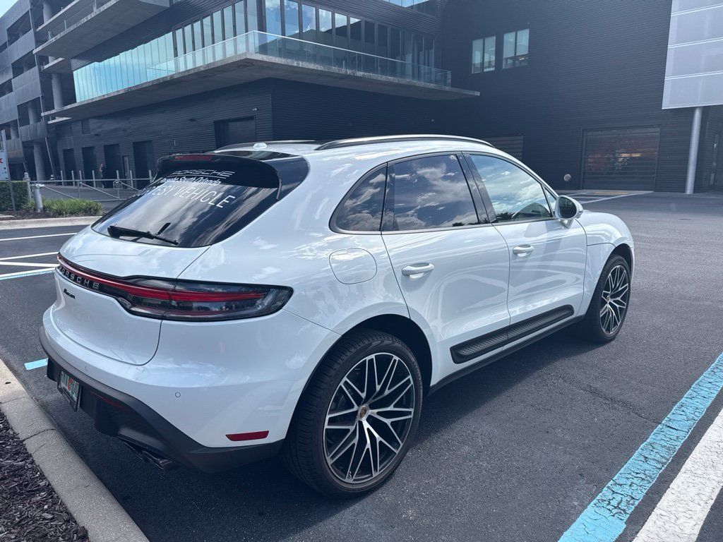 Certified 2026 Porsche Macan AWD/4WD image 4