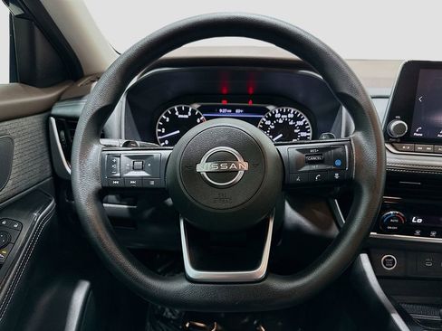 Used 2022 Nissan Rogue SV FWD image 11