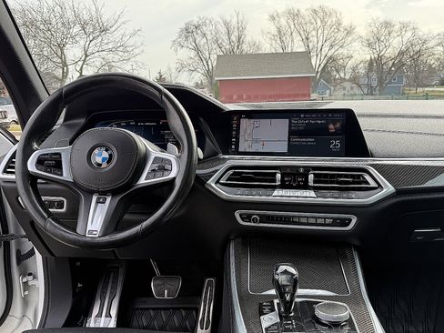 Used 2021 BMW X5 M50i image 17