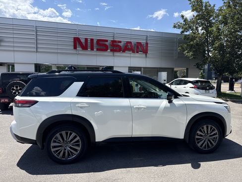 Certified 2024 Nissan Pathfinder SL w/ SL Premium Package AWD/4WD image 10