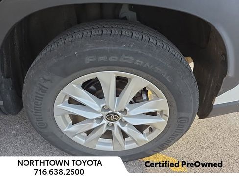 Used 2024 Toyota Corolla Cross LE image 12