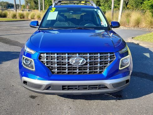 Used 2023 Hyundai Venue Limited image 2