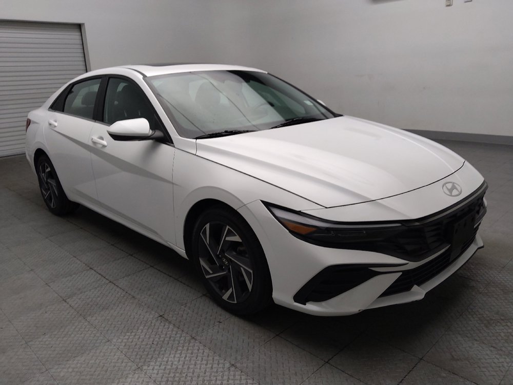 Used 2025 Hyundai Elantra SEL FWD image 13