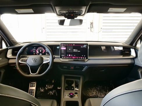 New 2026 Volkswagen Tiguan SE R-Line image 18