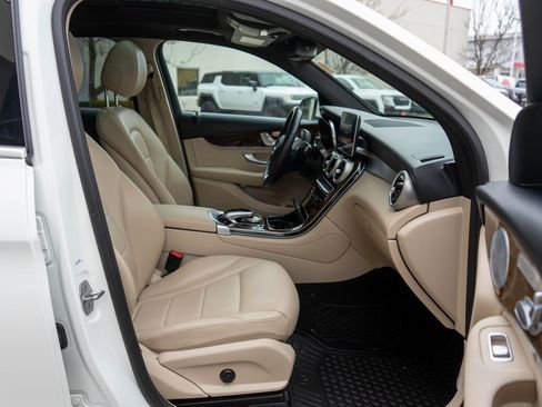 Used 2017 Mercedes-Benz GLC 300 4MATIC image 10