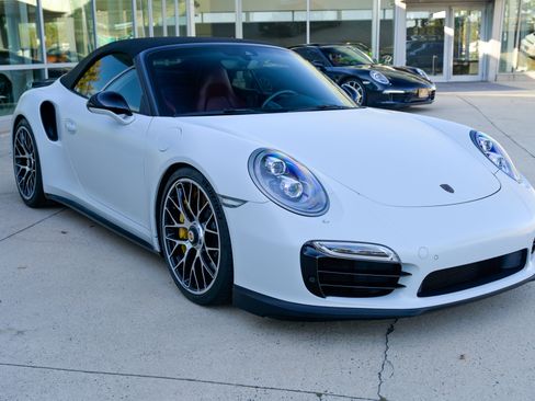 Used 2015 Porsche 911 Turbo S image 3