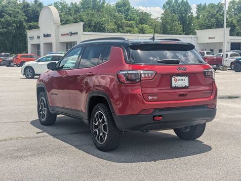 Used 2025 Jeep Compass Trailhawk AWD/4WD image 5