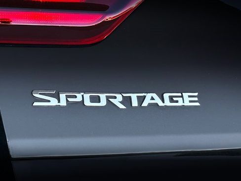 Used 2020 Kia Sportage EX image 32