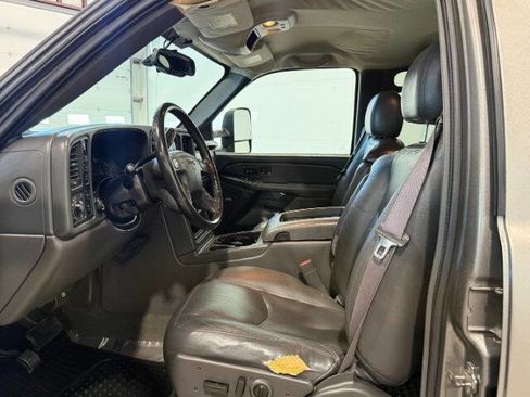 Used 2006 GMC Sierra 2500 SLT w/ Heavy-Duty Power Package AWD/4WD image 13