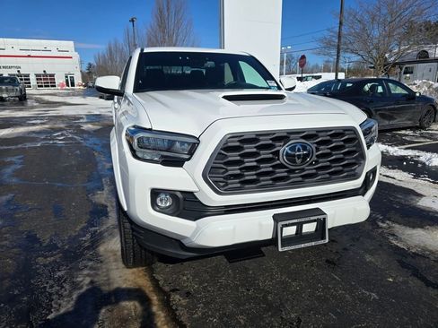 Certified 2022 Toyota Tacoma TRD Sport w/ Technology Package image 9