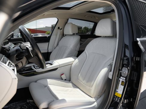Used 2020 BMW 750i xDrive w/ Autobahn Package AWD/4WD image 22
