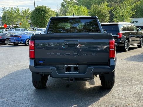 Used 2024 Toyota Tacoma TRD Sport AWD/4WD image 5